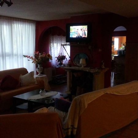 Hostal El Venero Sotillo de la Adrada Exteriör bild